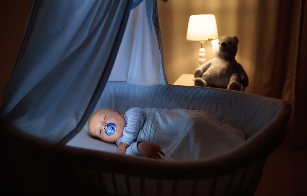 Qual é o impacto de uma boa iluminação no sono do bebê?